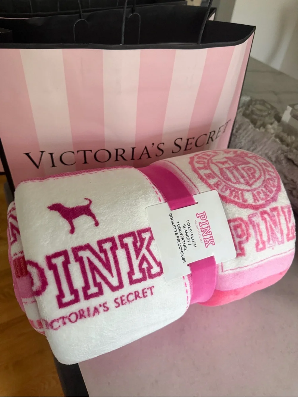 Victoria's Secret PINK CAMPUS Plush Pink & White Logo Throw Blanket NEW NWT
